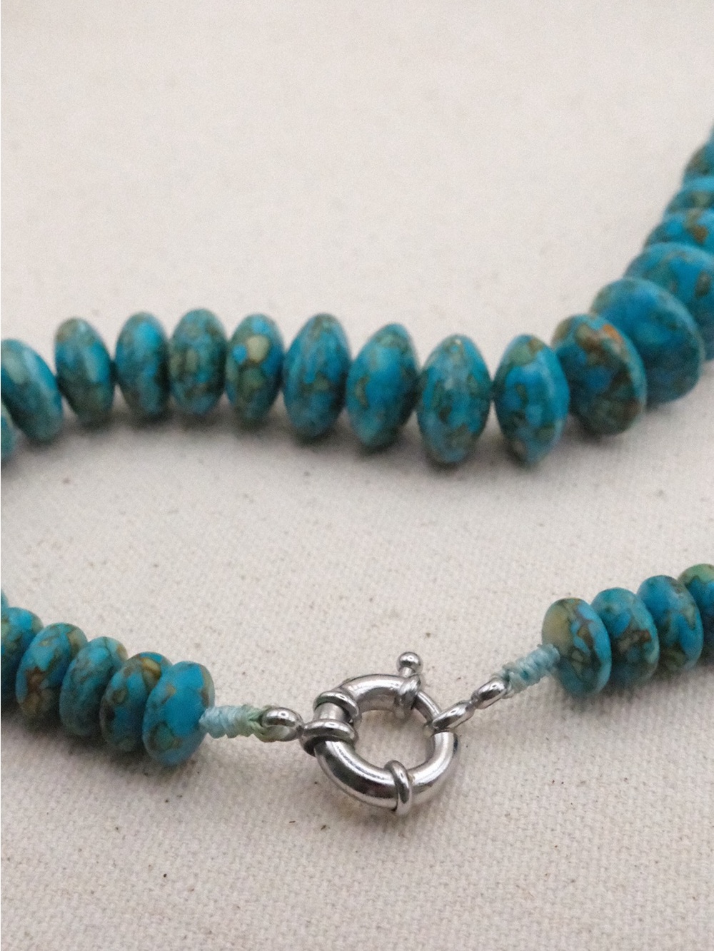 VINTAGE Turquoise Blue Graduated Beaded Necklace Retro 70s Mosaic Necklace - Picture 3 of 4